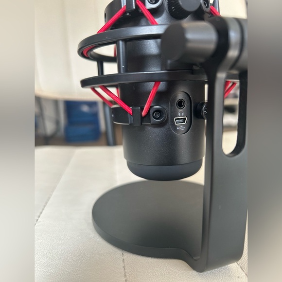 HyperX QuadCast Microphone for Gaming - Picture 9 of 11